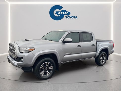 Used 2017 Toyota Tacoma TRD Sport image 11