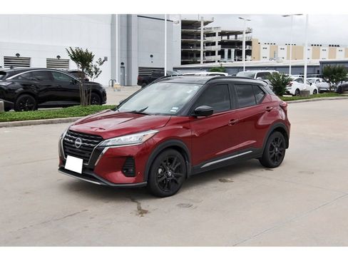 Used 2023 Nissan Kicks SR w/ SR Premium Package image 2