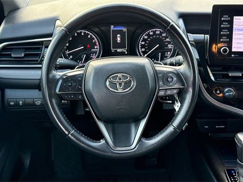 Used 2022 Toyota Camry SE image 17