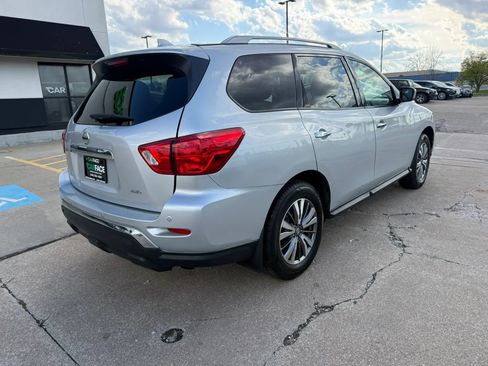 Used 2019 Nissan Pathfinder S AWD/4WD image 14