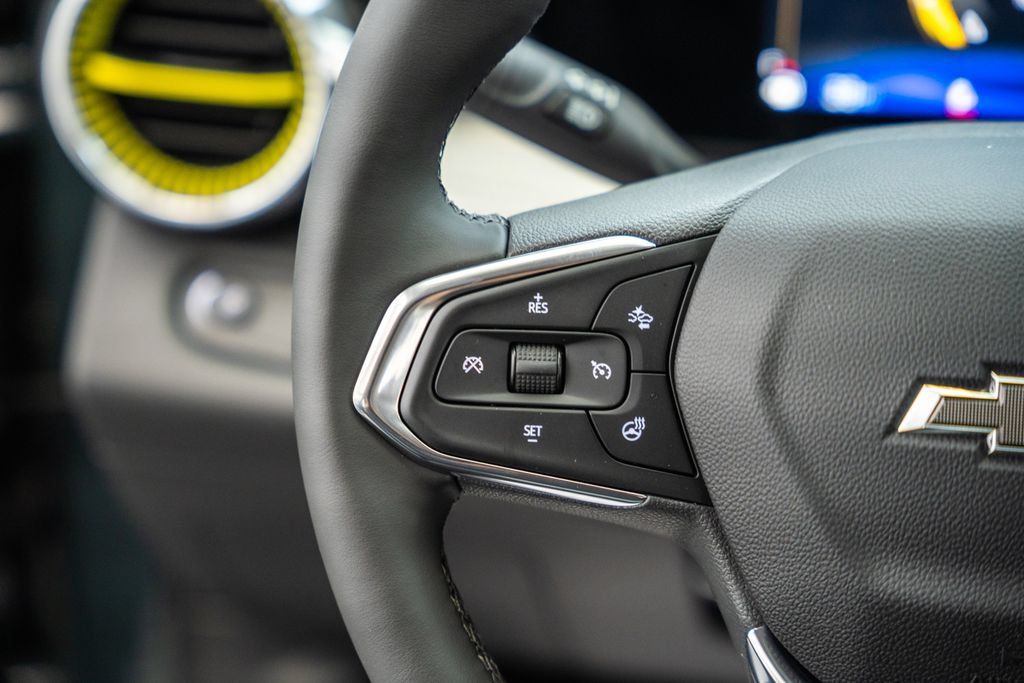 New 2026 Chevrolet Trax LT w/ Sunroof Package FWD image 30