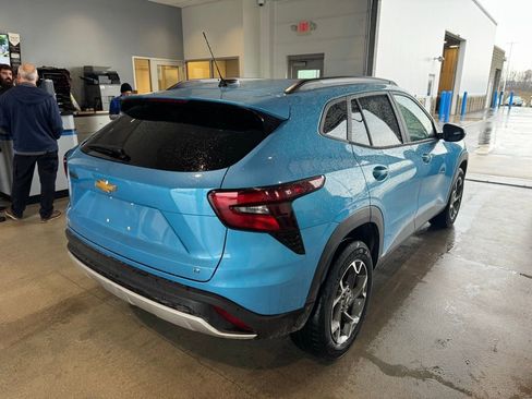 Used 2025 Chevrolet Trax LT image 3
