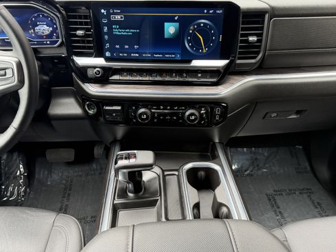 Used 2024 Chevrolet Silverado 1500 LTZ w/ LTZ Premium Package image 25