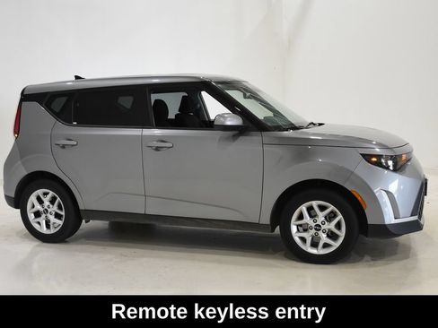 Used 2025 Kia Soul LX w/ LX Technology Package FWD image 3