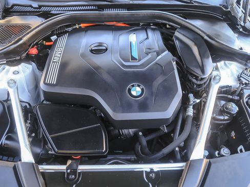 Certified 2023 BMW 530e w/ Convenience Package image 24