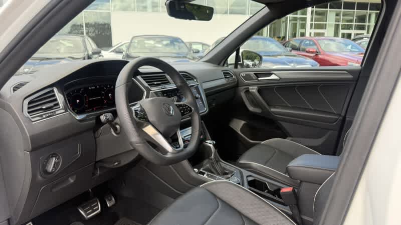 Used 2022 Volkswagen Tiguan SEL R-Line AWD/4WD image 12