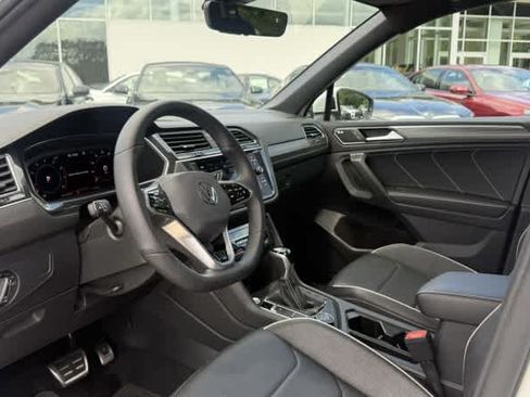 Used 2022 Volkswagen Tiguan SEL R-Line AWD/4WD image 12