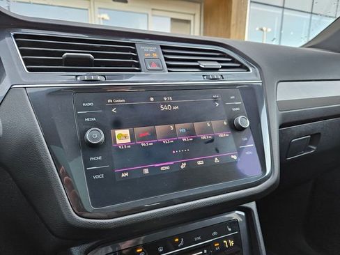 Used 2022 Volkswagen Tiguan SE R-Line image 28