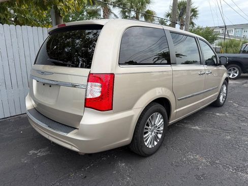 Used 2015 Chrysler Town & Country Touring-L w/ Driver Convenience Group FWD image 12