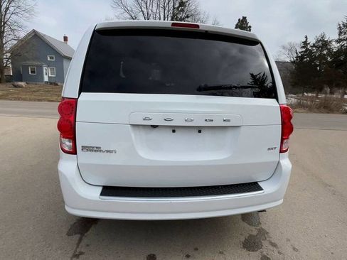 Used 2020 Dodge Grand Caravan SXT image 4