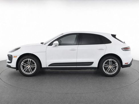 Used 2022 Porsche Macan AWD/4WD image 34