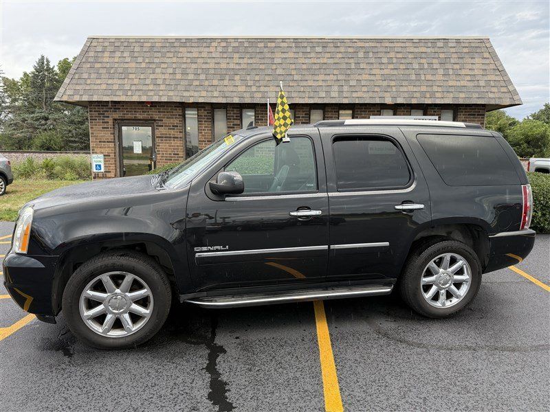 Used 2013 GMC Yukon Denali AWD/4WD image 1