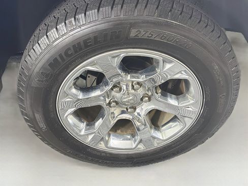 Used 2018 RAM 1500 Laramie w/ Convenience Group AWD/4WD image 11