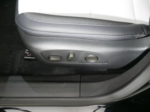Used 2025 Chevrolet Equinox EV LT w/ Convenience Package FWD image 20