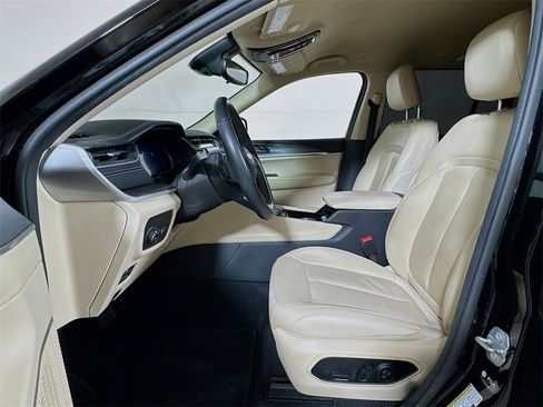 Used 2022 Jeep Grand Cherokee Limited image 19