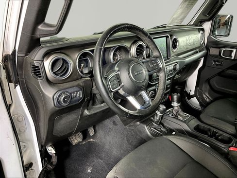 Used 2018 Jeep Wrangler Unlimited Sahara AWD/4WD image 15