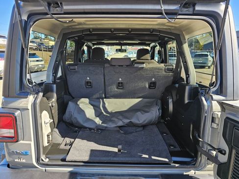 Used 2023 Jeep Wrangler Unlimited w/ Cold Weather Group image 13