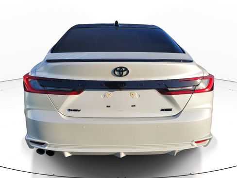 Used 2025 Toyota Camry XSE FWD image 5