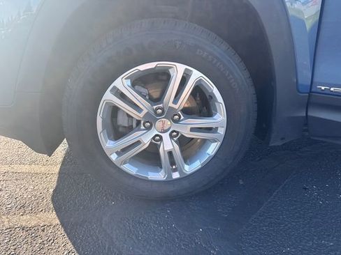 Used 2024 GMC Terrain SLE image 27