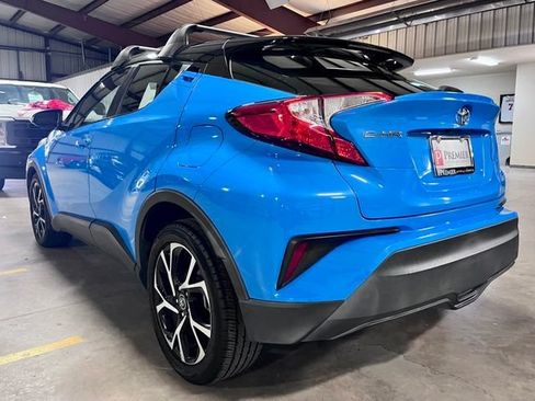 Used 2019 Toyota C-HR XLE FWD image 5