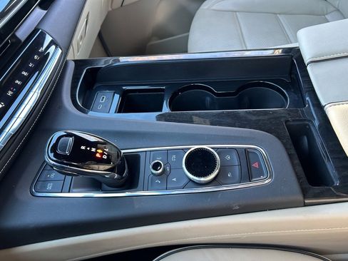 Used 2024 Cadillac Escalade ESV Premium Luxury image 33