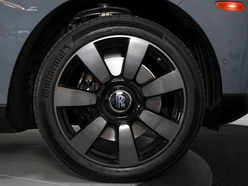 Used 2022 Rolls-Royce Cullinan w/ Dark Exterior Package AWD/4WD image 26