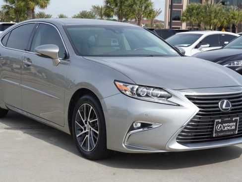 Used 2017 Lexus ES 350 w/ Luxury Package image 3