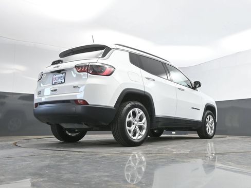Used 2024 Jeep Compass Latitude AWD/4WD image 39