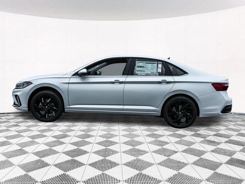 Used 2026 Volkswagen Jetta SE FWD image 14