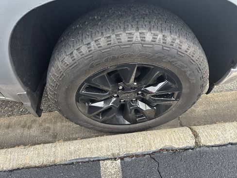 Used 2024 Chevrolet Silverado 1500 LT image 11