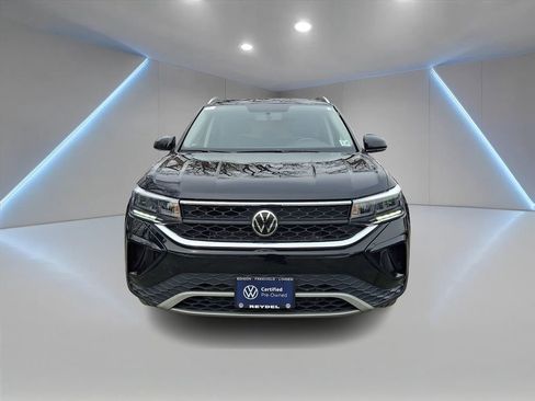 Used 2022 Volkswagen Taos SE image 2