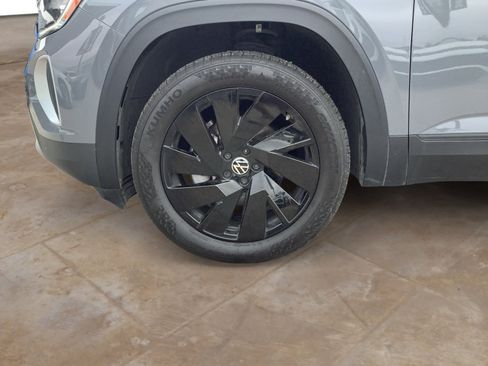 New 2025 Volkswagen Atlas SE FWD image 10