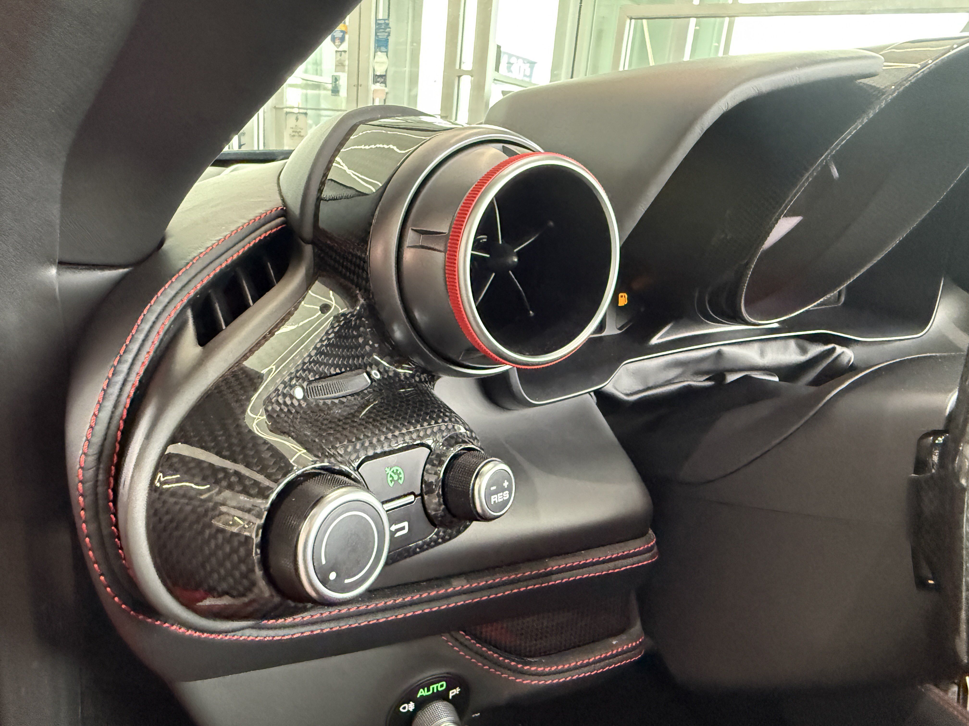 Used 2021 Ferrari F8 Tributo RWD image 21