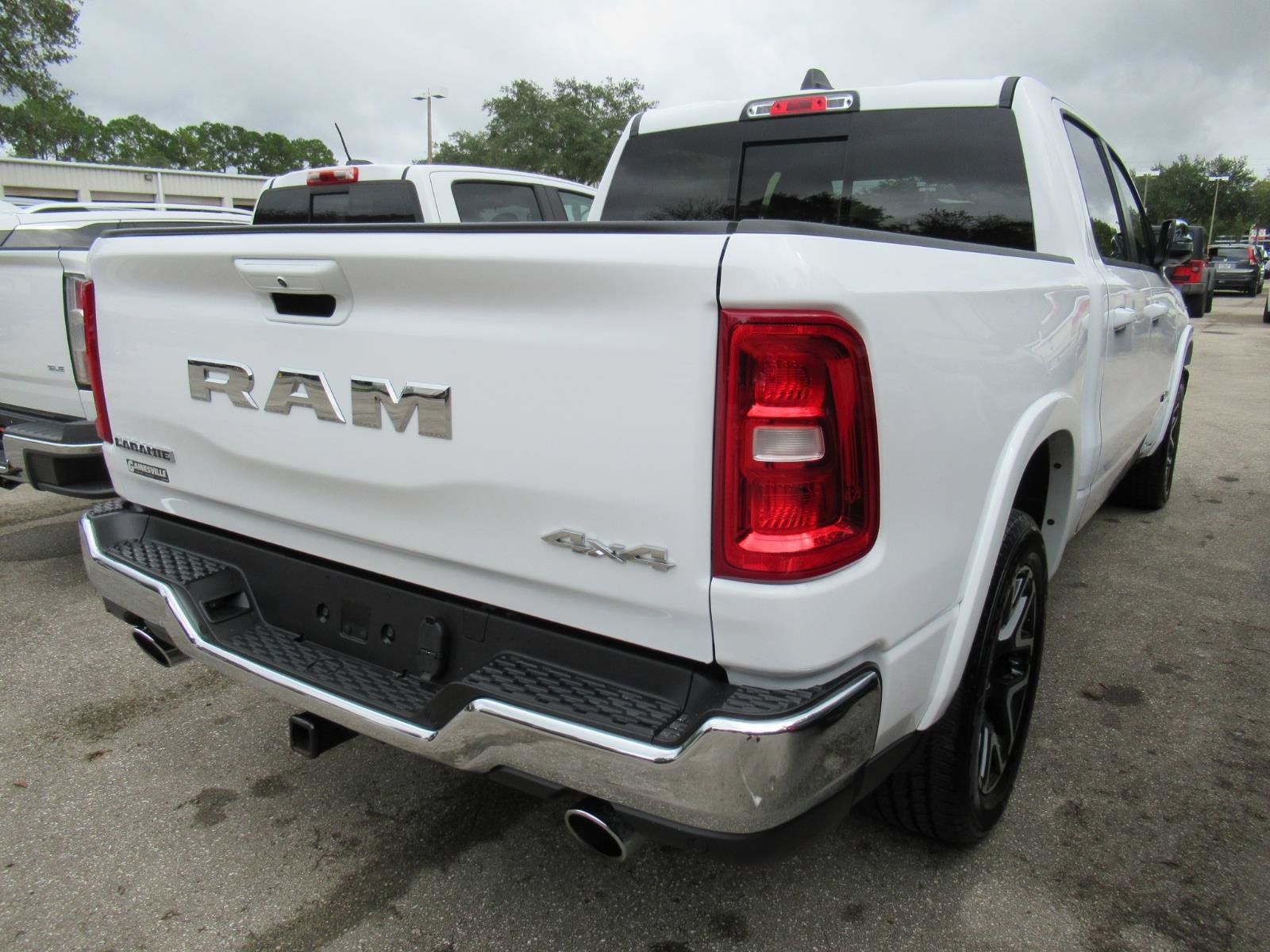 Used 2026 RAM 1500 Laramie AWD/4WD image 4