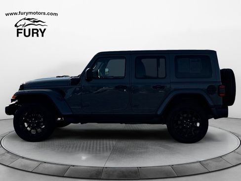 Used 2025 Jeep Wrangler Unlimited Sahara AWD/4WD image 6