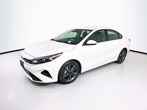 Used 2024 Kia Forte LXS image 3