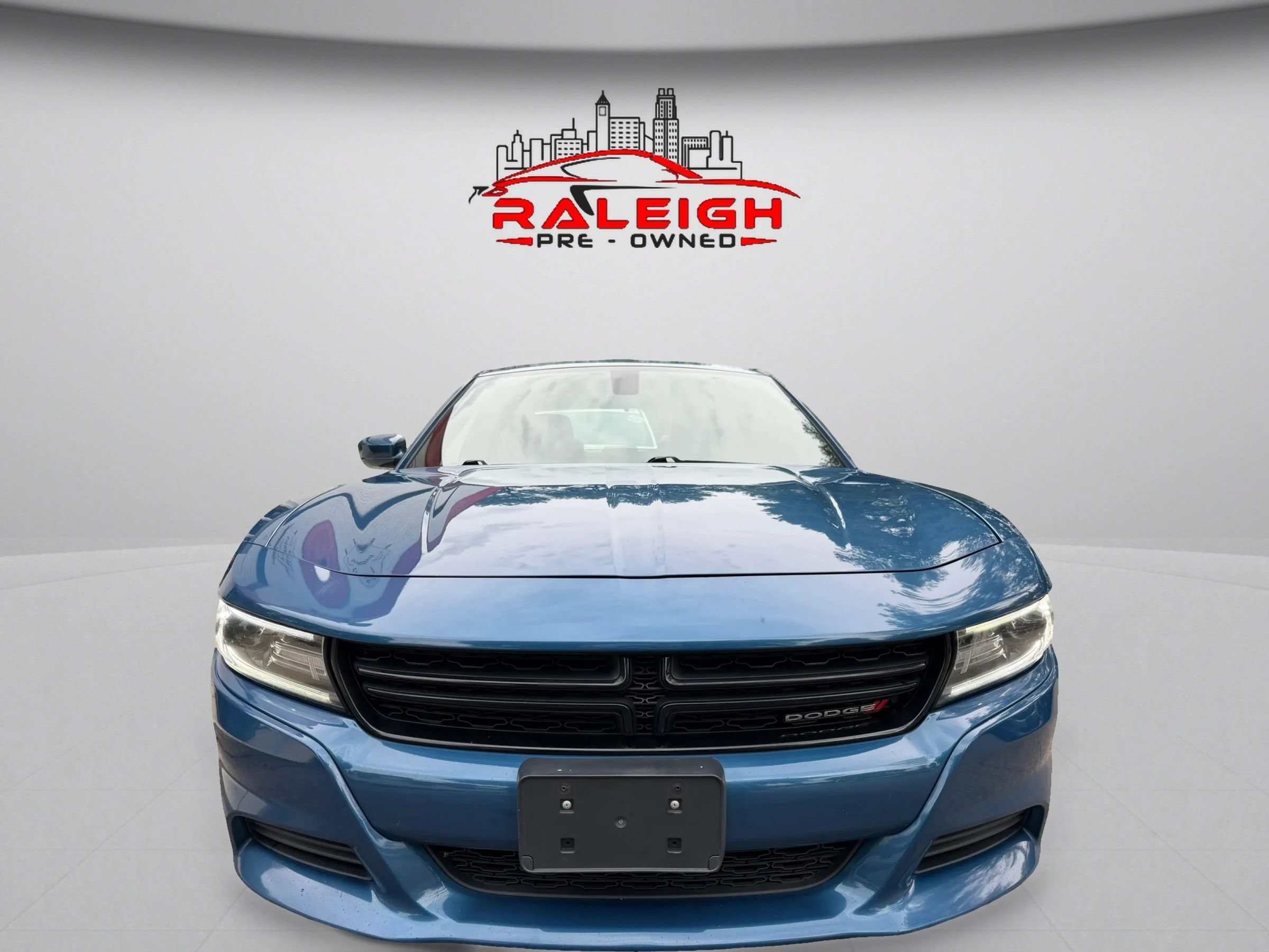 Used 2021 Dodge Charger SXT w/ Leather Interior Group RWD image 3