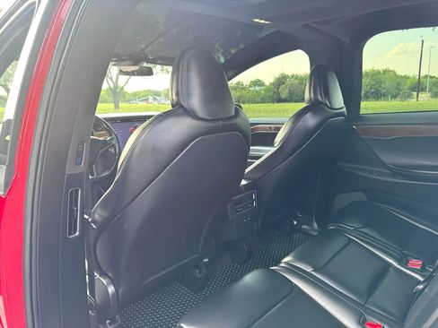 Used 2020 Tesla Model X image 19