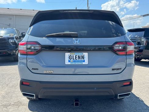 Used 2025 Honda Pilot Sport image 7