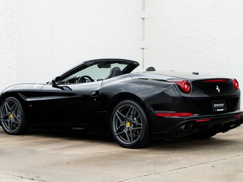 Used 2018 Ferrari California T RWD image 9