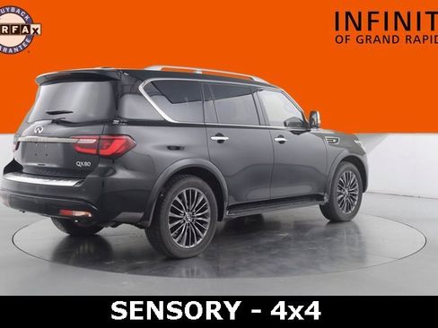 Used 2024 INFINITI QX80 Premium Select image 7