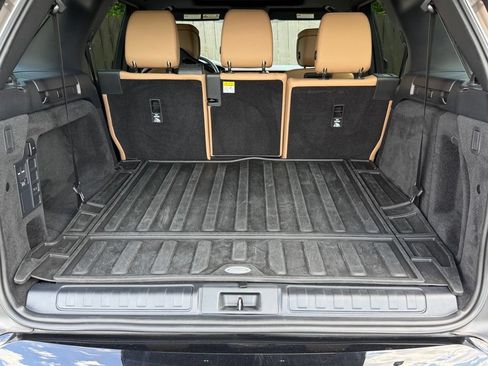 Certified 2025 Land Rover Discovery Dynamic SE AWD/4WD image 36