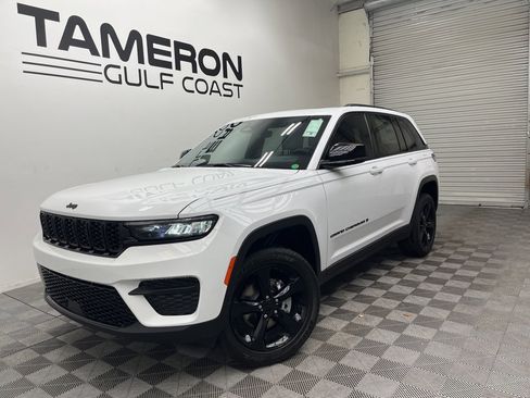 New 2025 Jeep Grand Cherokee Altitude image 1