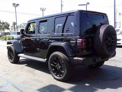 Used 2023 Jeep Wrangler Unlimited Sahara AWD/4WD image 4