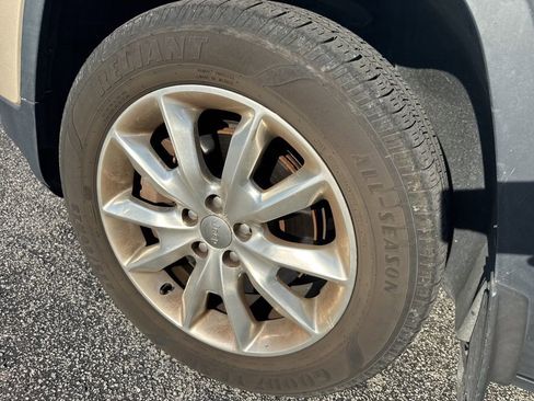 Used 2015 Jeep Cherokee Limited image 12