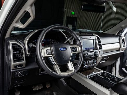 Used 2020 Ford F250 Lariat image 16