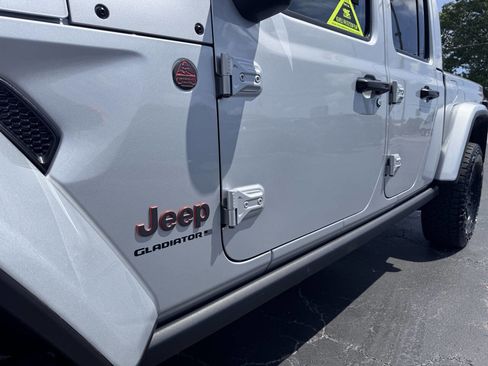 Used 2023 Jeep Gladiator Mojave w/ Trailer Tow Package AWD/4WD image 15