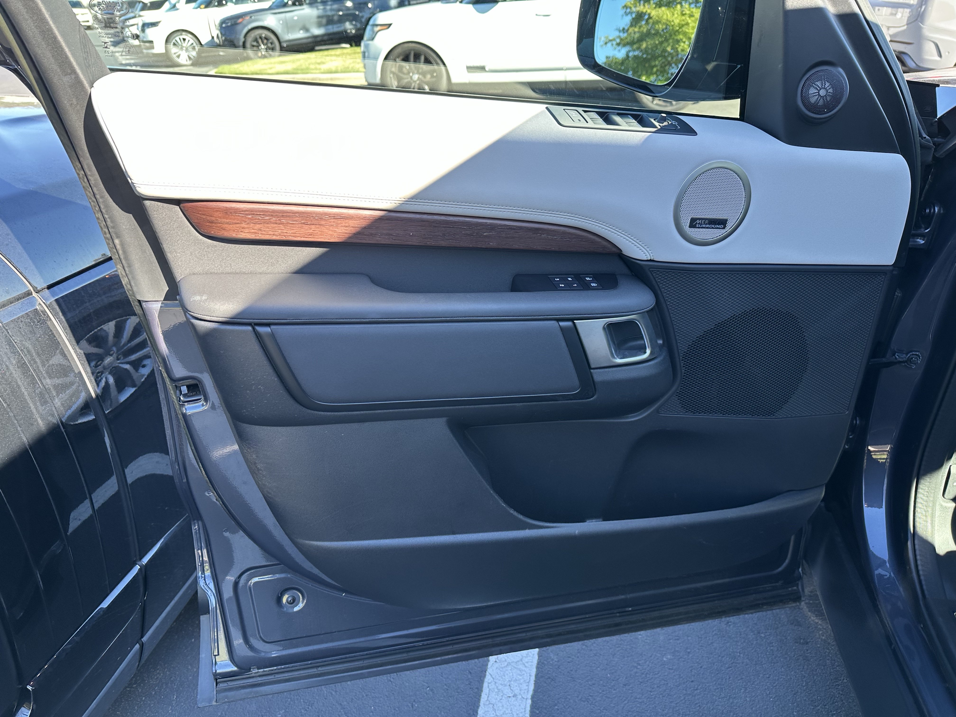 Certified 2024 Land Rover Discovery S AWD/4WD image 14