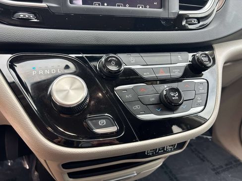 Used 2023 Chrysler Voyager LX FWD image 30