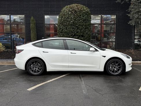 Used 2022 Tesla Model 3 Standard Range image 21